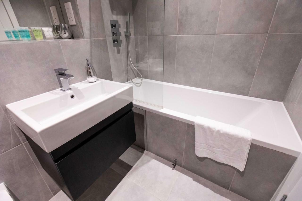 Apartment Watford Century House, Self Contained Units *